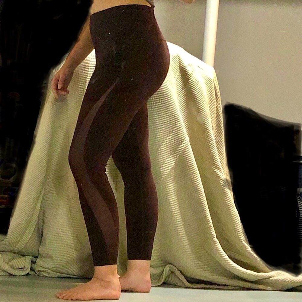 Old Navy elevate mesh panel leggings. Size large